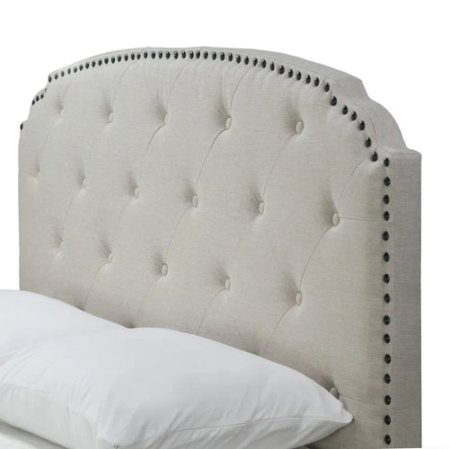 Letto matrimoniale in tessuto beige con bottoni e finiture con borchie nere, 1 persona