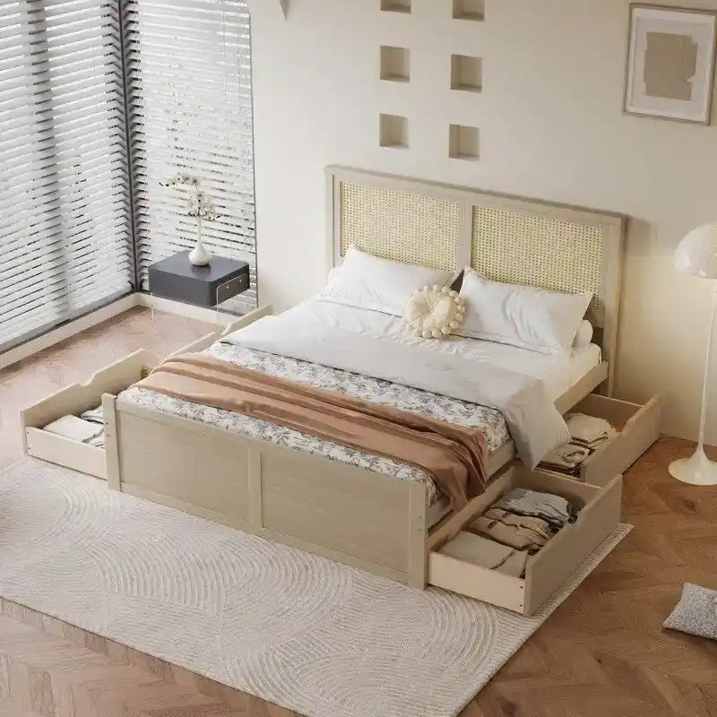 Letto matrimoniale anticato Natural/Espresso con piattaforma e 4 cassetti, testiera in rattan