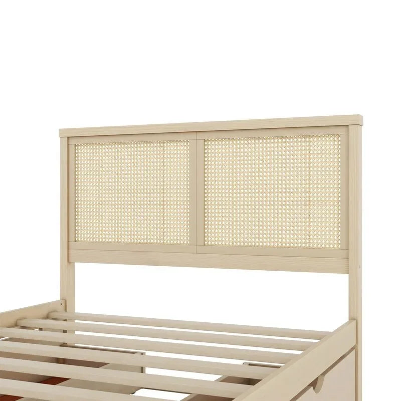 Letto matrimoniale anticato Natural/Espresso con piattaforma e 4 cassetti, testiera in rattan